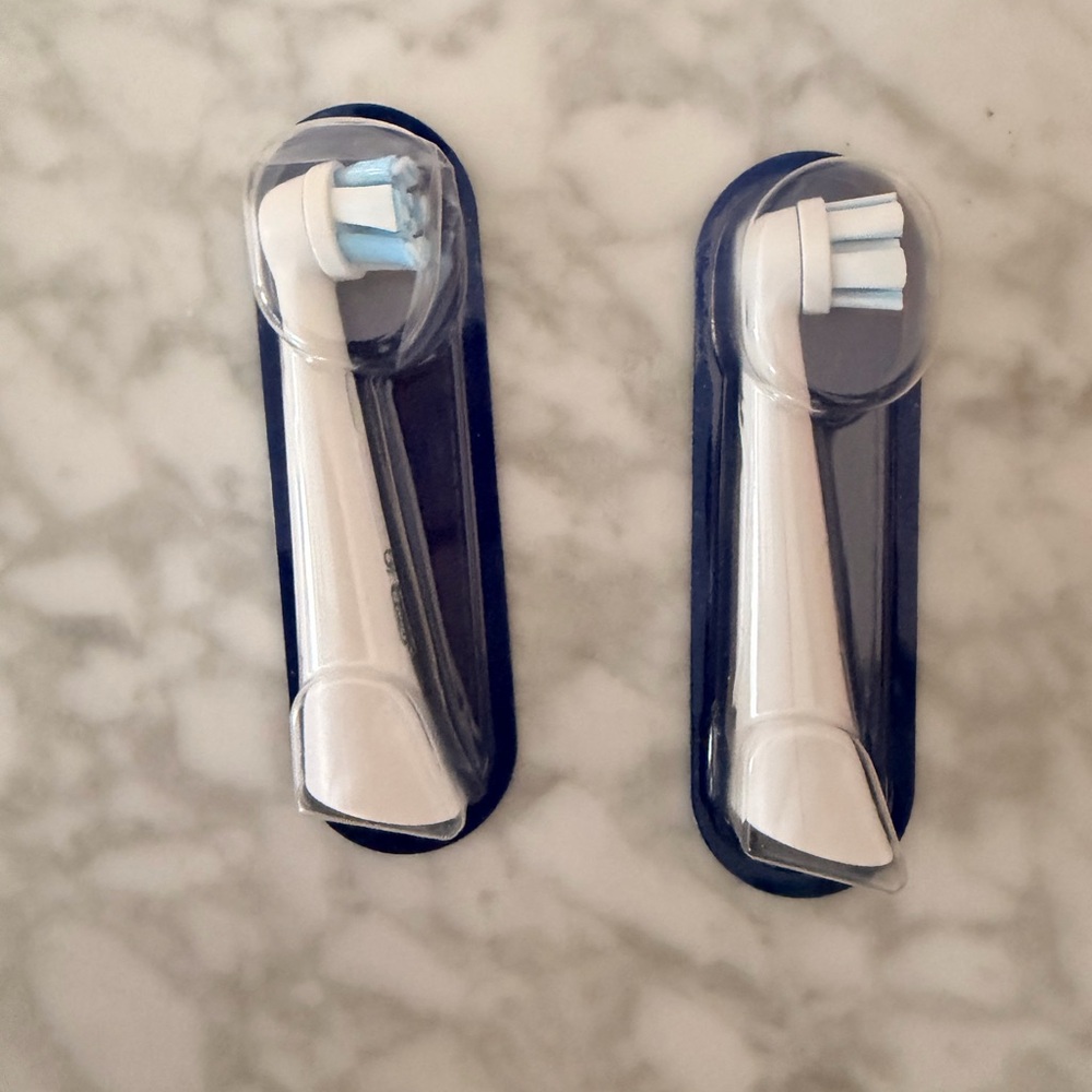 Oral-B iO Replacement White Electric Toothbrush Heads - Pack of 2 🆕